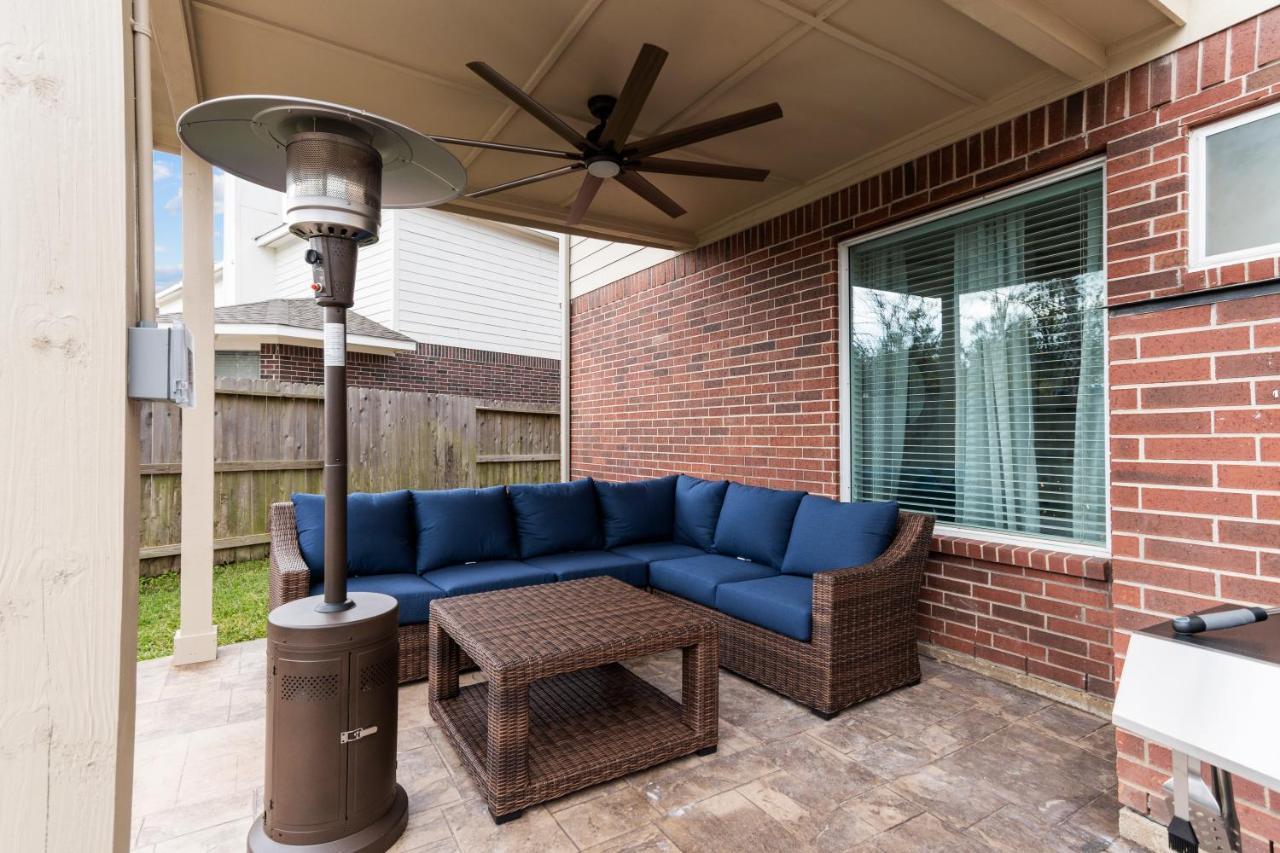 Boutique Bunkhouse Sleeps 20 Pool Hot Tub Outletmall Theatrerm Ev Friendly Cypress Exterior photo