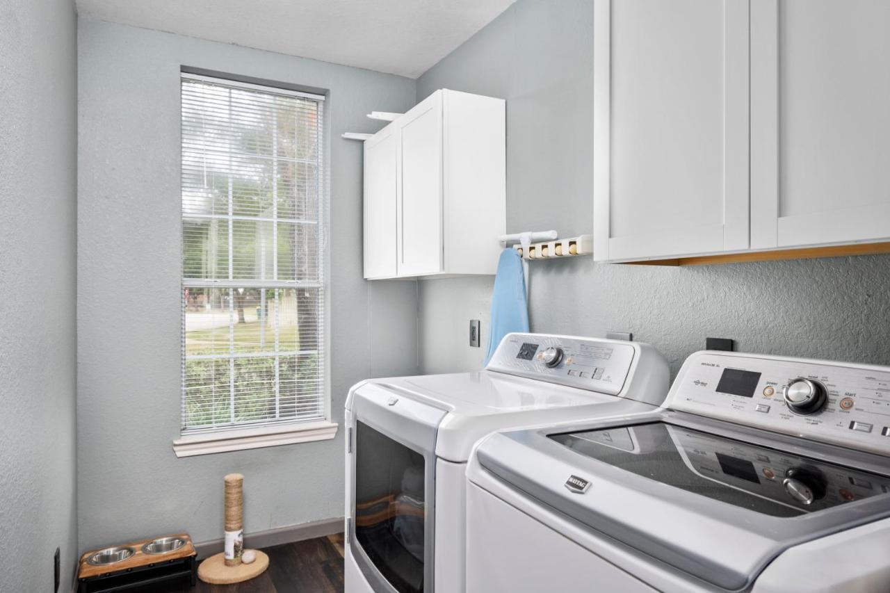 Boutique Bunkhouse Sleeps 20 Pool Hot Tub Outletmall Theatrerm Ev Friendly Cypress Exterior photo