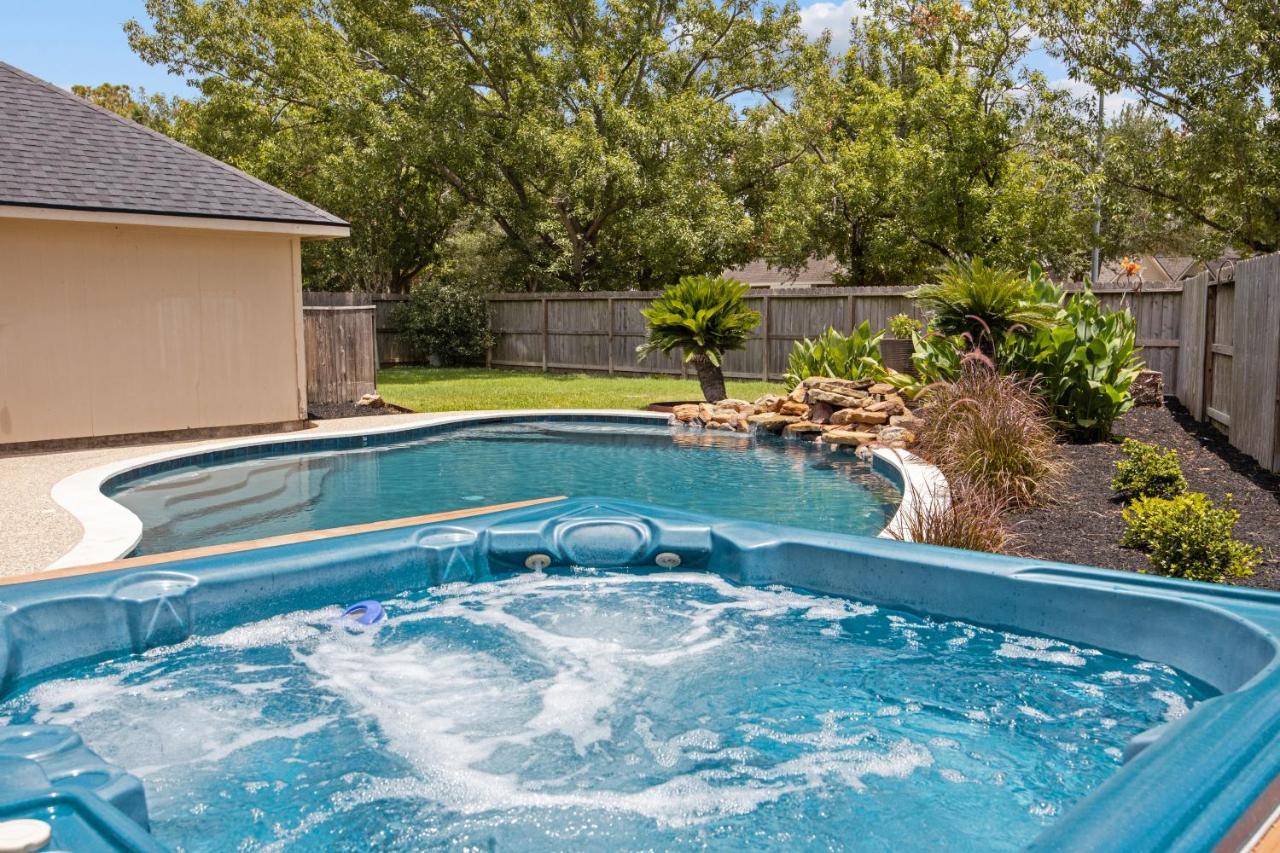 Boutique Bunkhouse Sleeps 20 Pool Hot Tub Outletmall Theatrerm Ev Friendly Cypress Exterior photo
