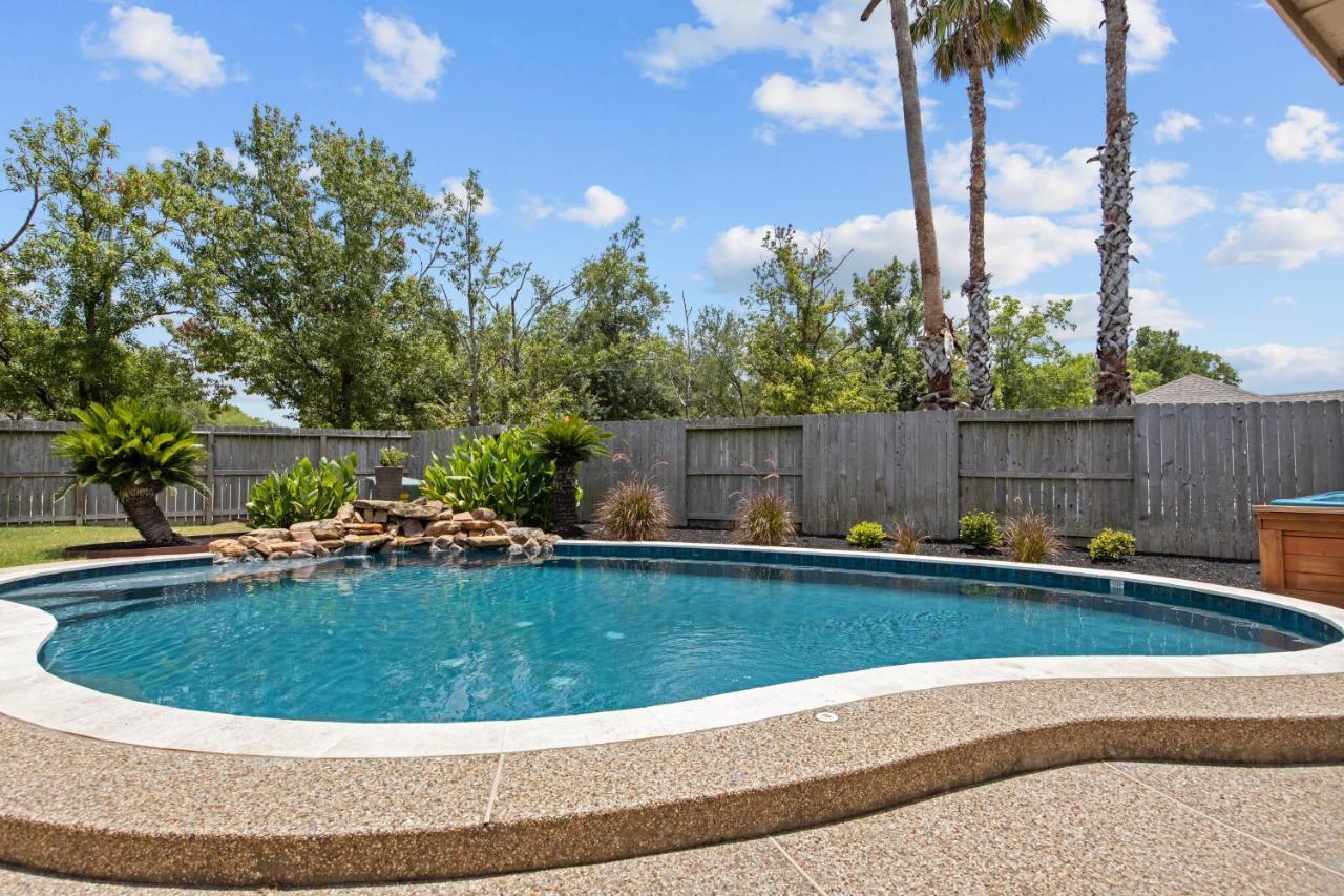 Boutique Bunkhouse Sleeps 20 Pool Hot Tub Outletmall Theatrerm Ev Friendly Cypress Exterior photo